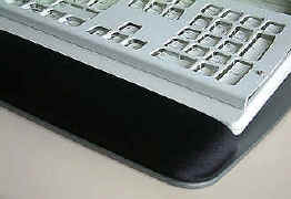 Tastatur mit Standard-Layout und gelgefüllter Handauflage